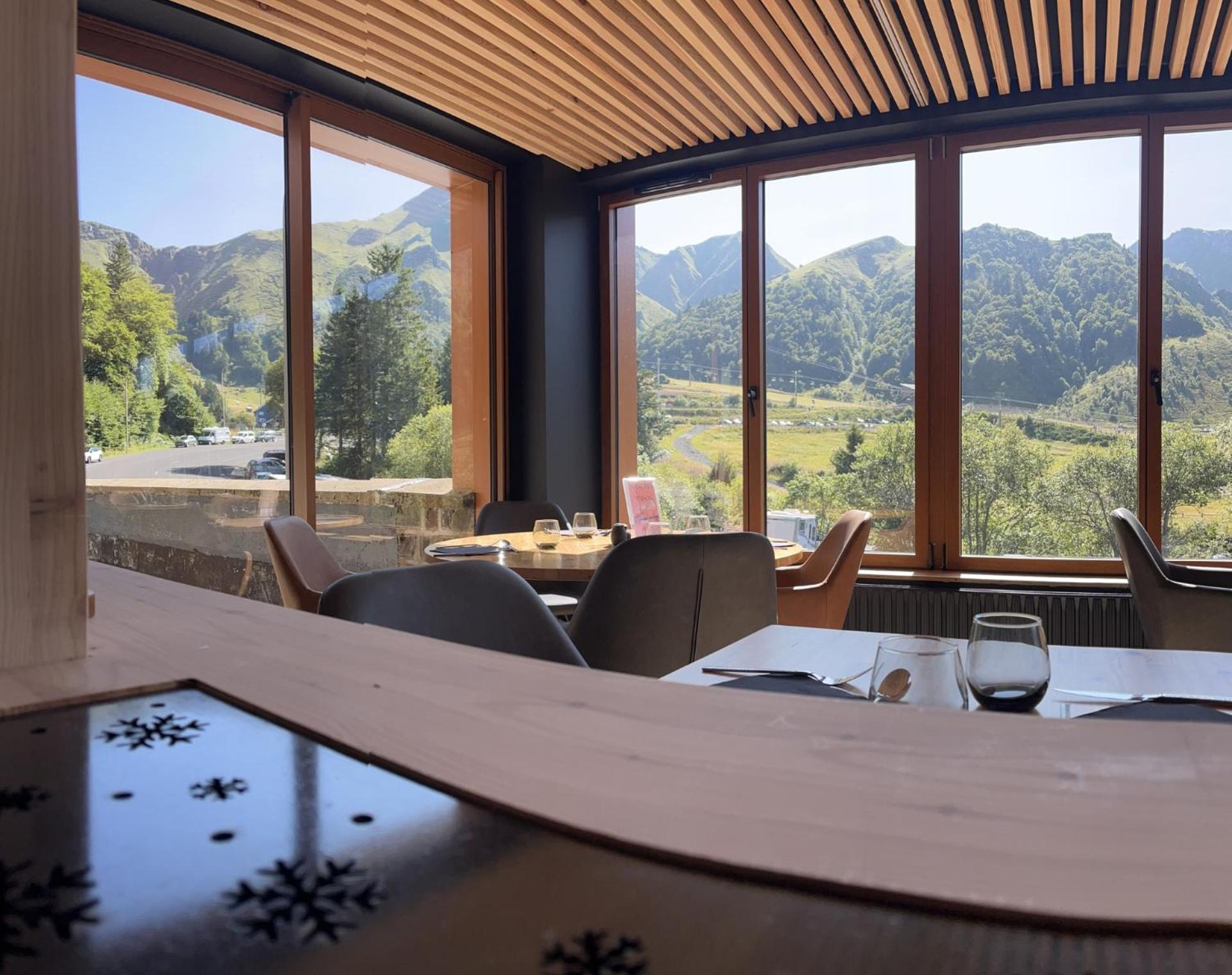 Hotel Du Puy Ferrand , Restaurant La Table De L'Ours Le Mont-Dore Bagian luar foto