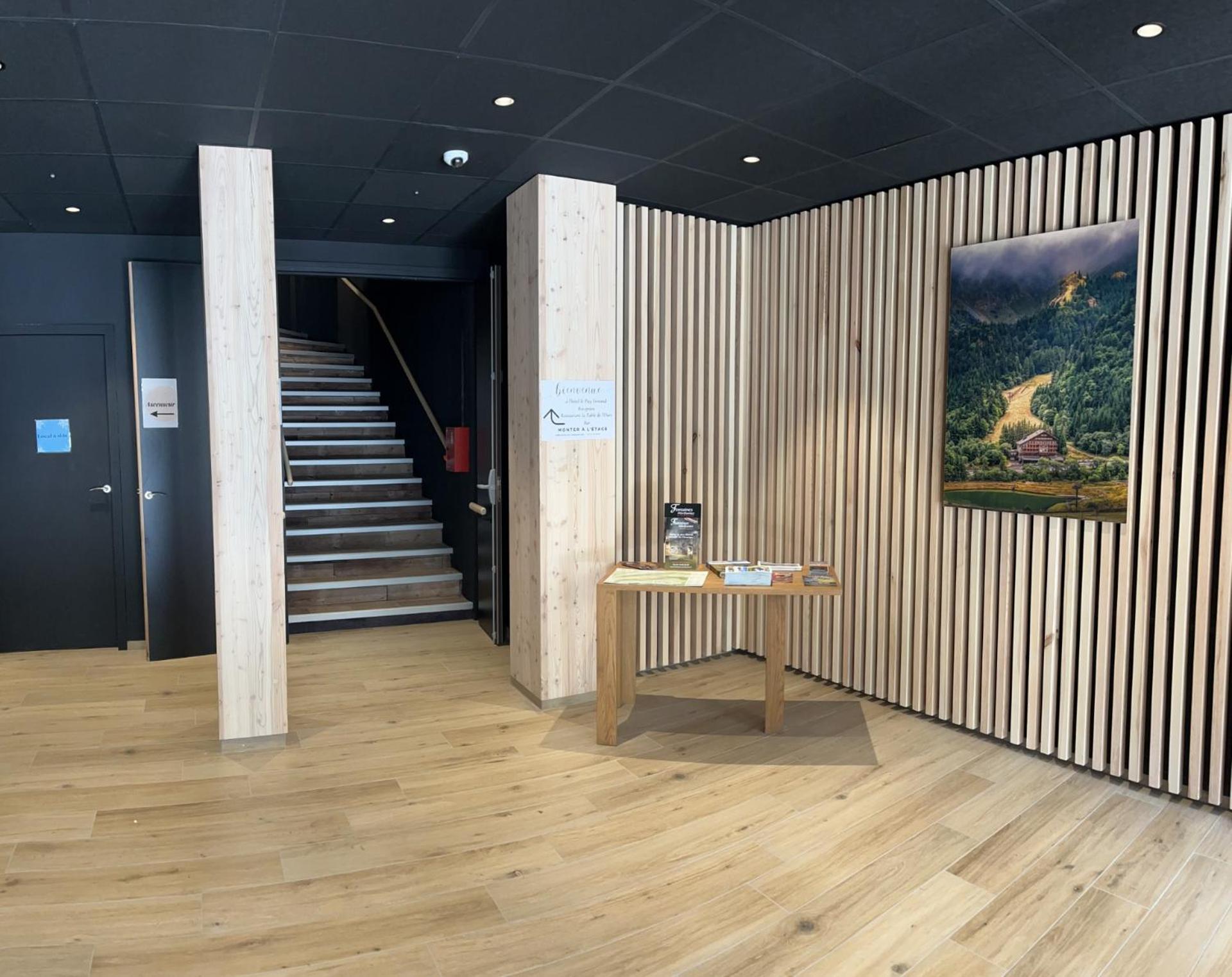 Hotel Du Puy Ferrand , Restaurant La Table De L'Ours Le Mont-Dore Bagian luar foto