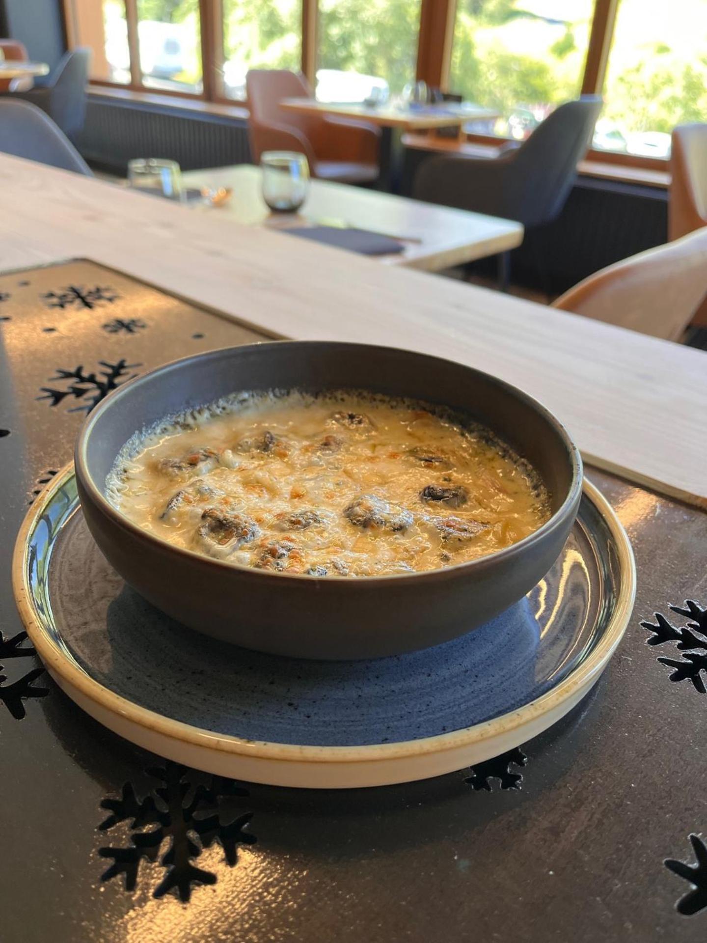 Hotel Du Puy Ferrand , Restaurant La Table De L'Ours Le Mont-Dore Bagian luar foto