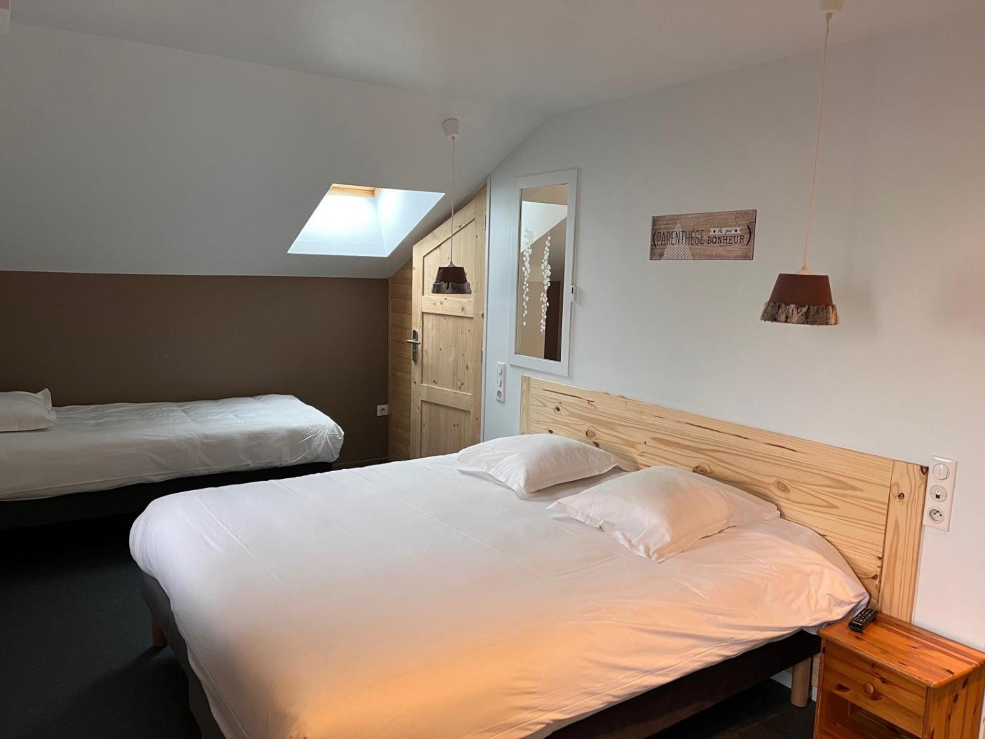 Hotel Du Puy Ferrand , Restaurant La Table De L'Ours Le Mont-Dore Bagian luar foto