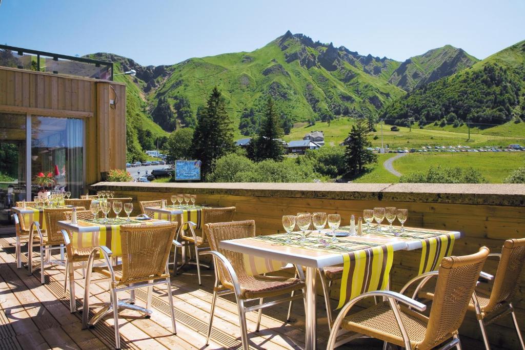Hotel Du Puy Ferrand , Restaurant La Table De L'Ours Le Mont-Dore Bagian luar foto
